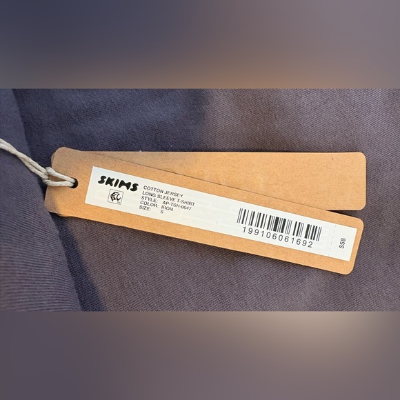 SKIMS Kim Kardashian cotton jersey long sleeve Tshirt small new with tags - Picture 4 of 4